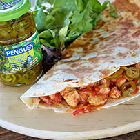 Tortilla Ekmeğinde Jalapenolu Tavuk Sote